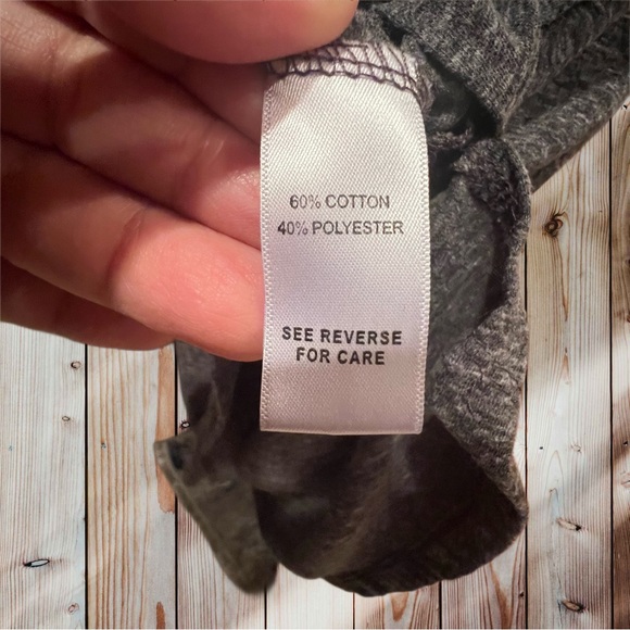 Fitz+ Eddi Gray T-shirt. Size S - Picture 4 of 6